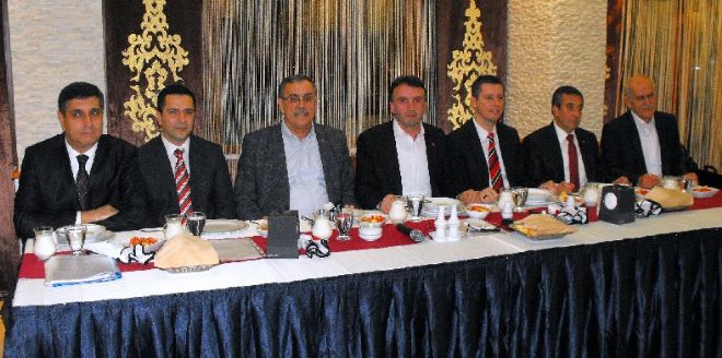 AKP ilçe divanı adayları dinledi.