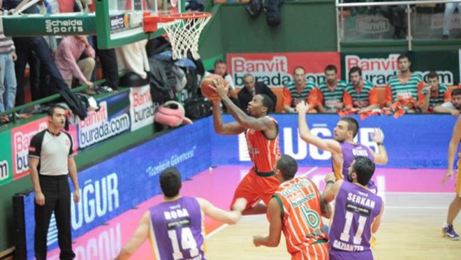 Banvit: 83 VEF Riga: 64