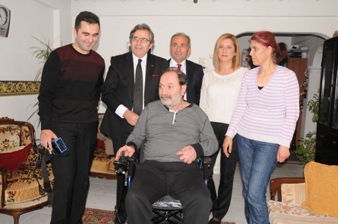 Mirza eliyle teslim etti