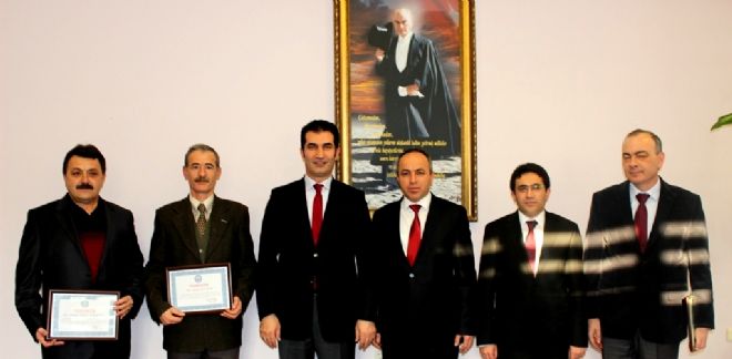 Eğitime katkı verenler ödüllendirildi