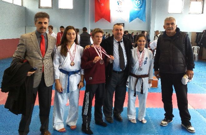Karate`de Anadolu lisesi farkı
