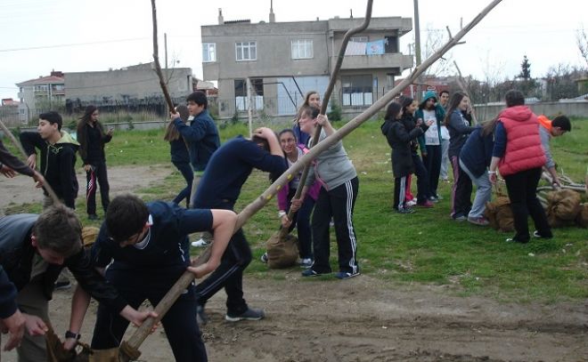 Onlarında dikili ağacı oldu.