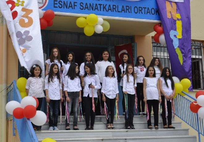 Esnaf Sanatkarlar Orta Okulunda 23 Nisan