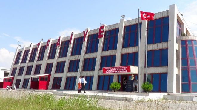 Büyükşehir söktü attı.