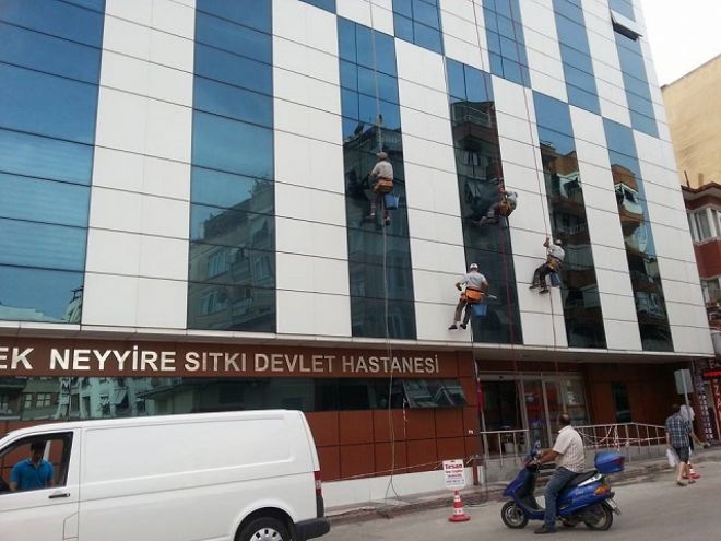 Akrobat değil, temizlikçi