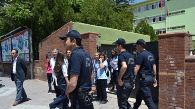 Okul Önünde Bekleyenler Cezalandırılacak