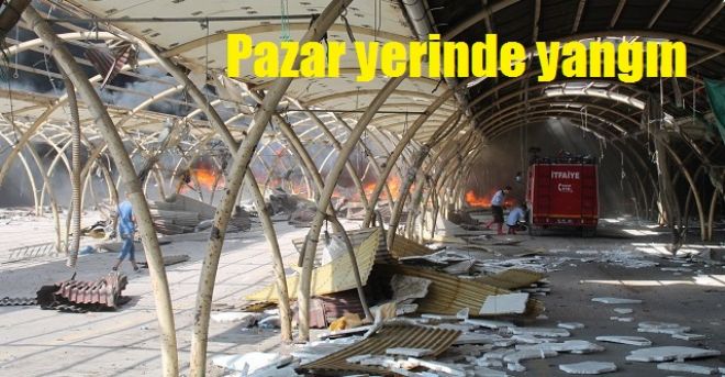Cumartesi pazarı yandı.