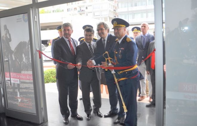 Atatürk Resim Sergisi Açıldı