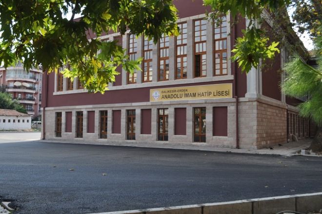 Büyükşehir asfaltladı