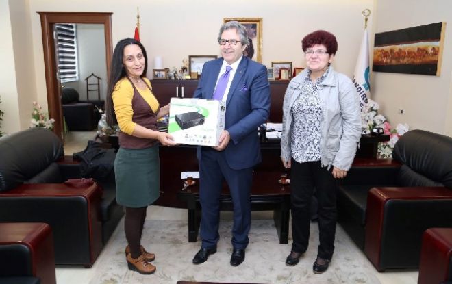 Okul katkıları sürüyor