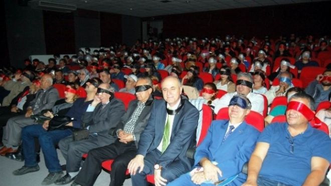 Görmeden Film İzlediler