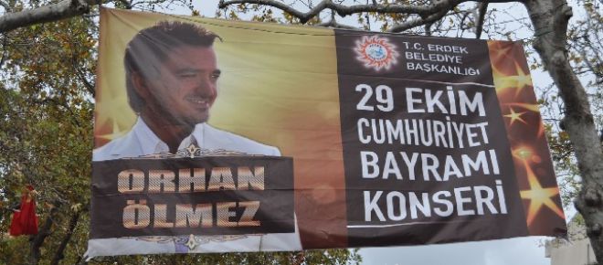 Orhan Ölmez, Halk konseri iptal edildi.