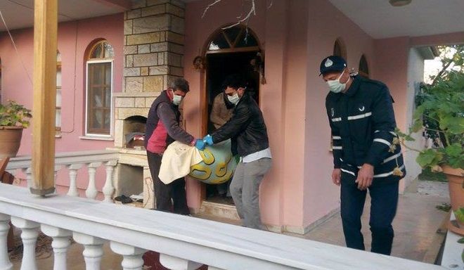 Evinde ölü bulundu