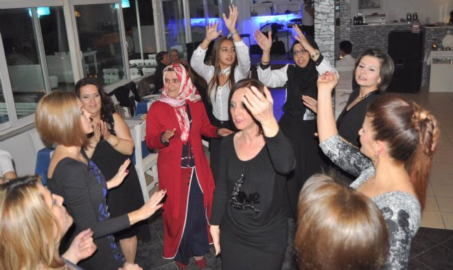 Neyyire & Sıtkı moral buldu.
