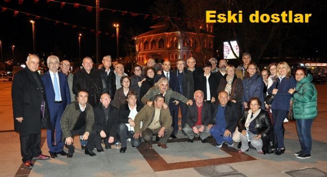 Okul arkadaşları geldi.