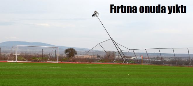 Fırtına onuda etkiledi.