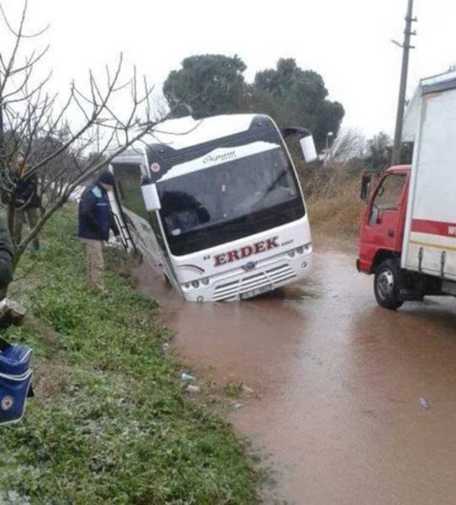 Kamplar yolu kapatıldı.