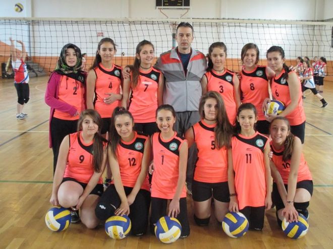 Gönen Voleybol turnuvası ile şenlendi.