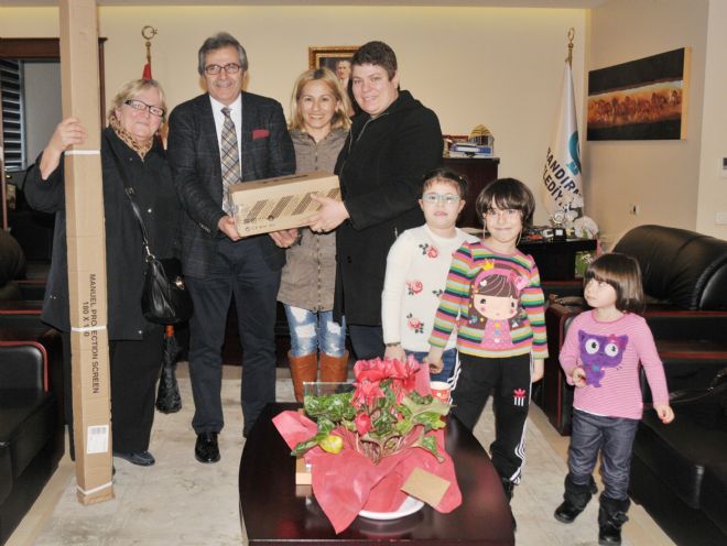 ELİ BOŞ GÖNDERMEDİ