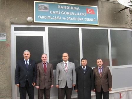 BANDIRMA CAMİ GÖREVLİLERİ
DERNEĞİ HAİN SALDIRIYI KINIYOR